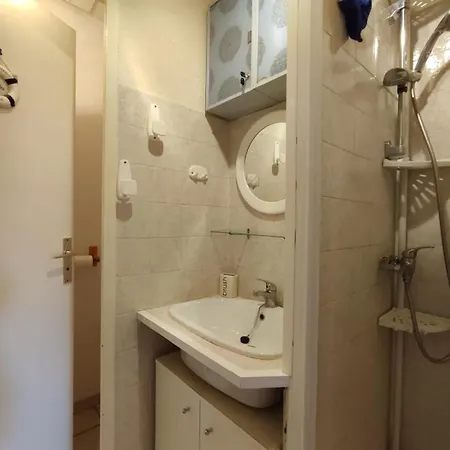 Apartment A 25m De La - 4lbm359